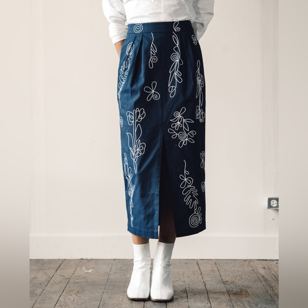 Mara Hoffman Florence Navy floral embroidered pencil skirt size 0 never worn